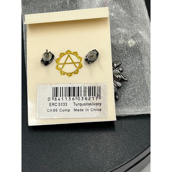 Amrita Singh Goa Turquoise and Ivory Austrian Crystal Stud Statement Earring New - Picture 5 of 5